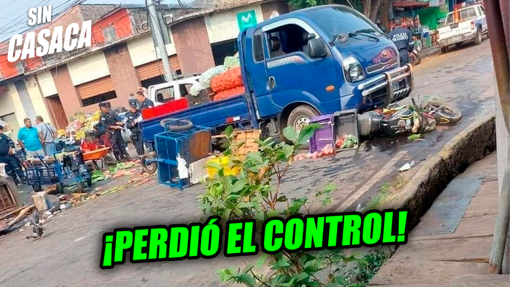 Camioncito perdió el control y pasó arrollando a varios vendedores de frutas…