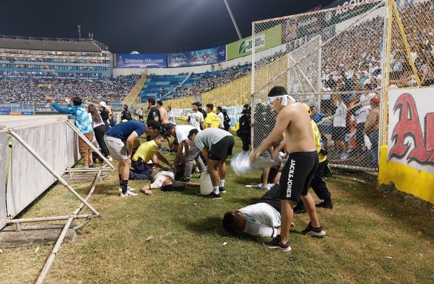 Estampida en el Cusca deja al menos 9 fallecidos mientras se disputaba el partido de Alianza y…