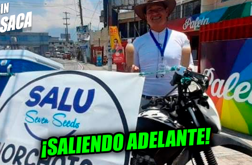 Este salvadoreño es la sensación en las calles de Guatemala al vender en su motocicleta horchata cuscatleca