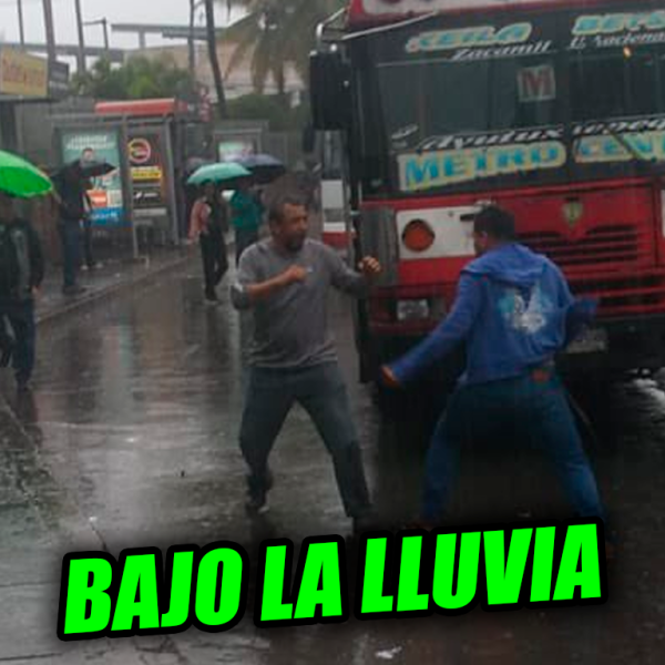 Motoristas se van a los golpes bajo la lluvia frente a MetroSur